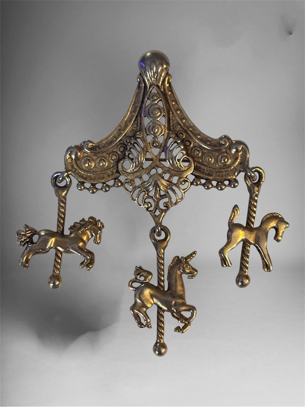 VTG Ornate Filigree Carousel Brooch